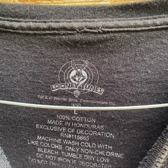 Marvin The Martian With Ray Gun Neon on Black Looney Tunes Large Tee - Picture 2 of 3